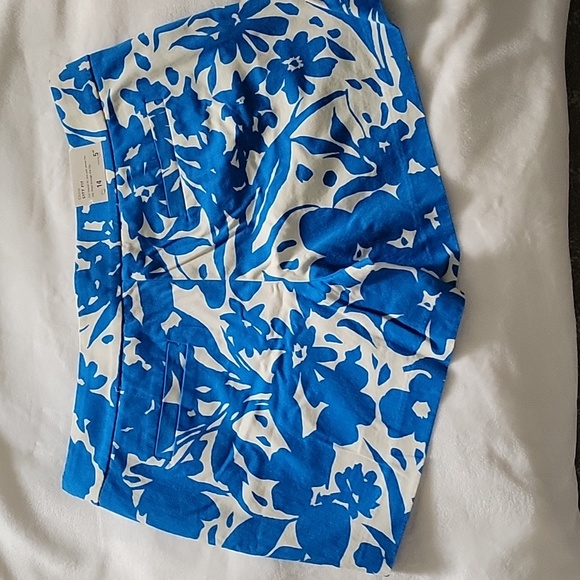 New w/ tag J Crew flowered shorts - Picture 5 of 7